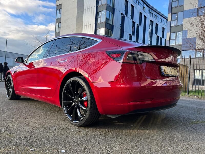 TESLA MODEL 3