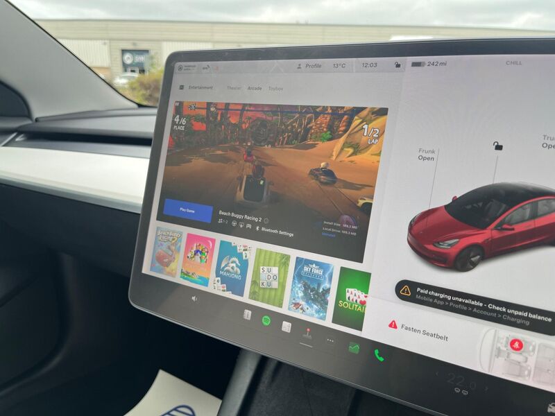 TESLA MODEL 3
