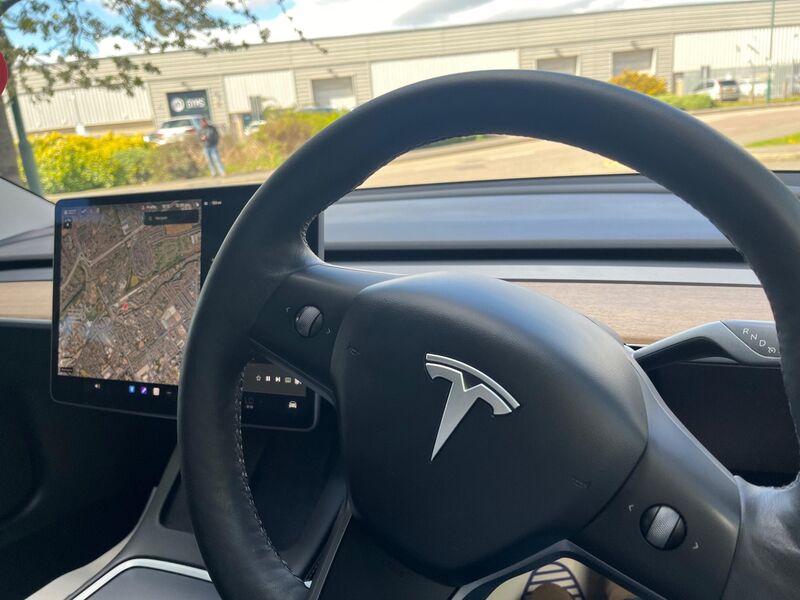 TESLA MODEL 3