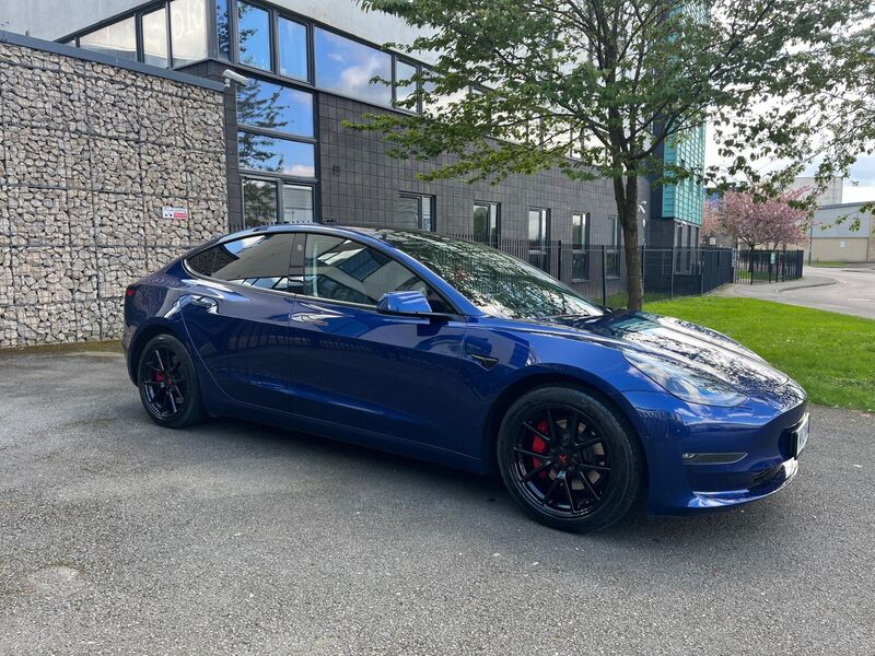TESLA MODEL 3