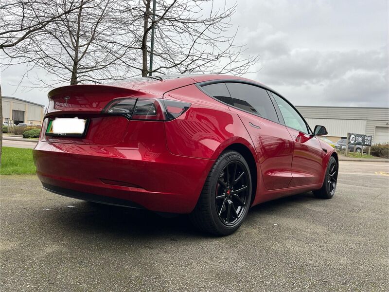 TESLA MODEL 3
