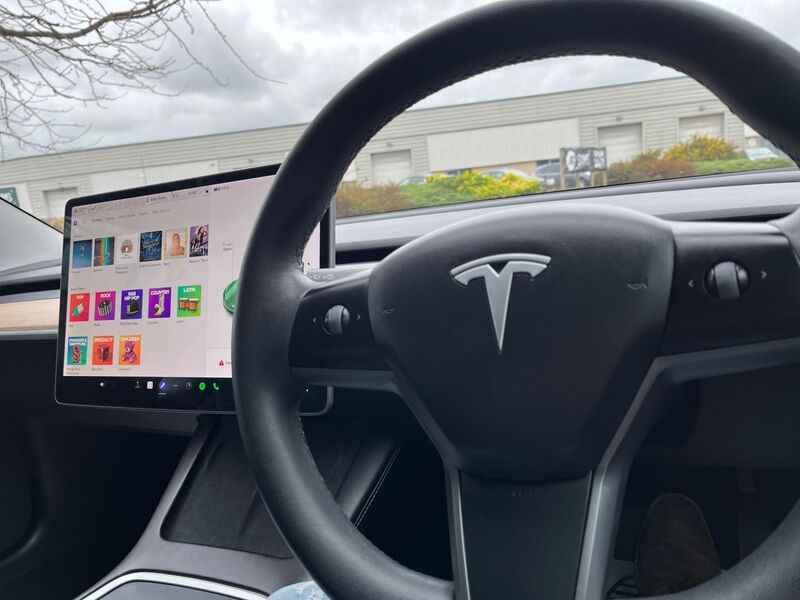 TESLA MODEL 3