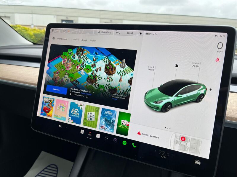 TESLA MODEL 3