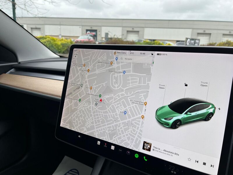 TESLA MODEL 3
