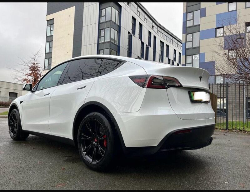 TESLA MODEL Y