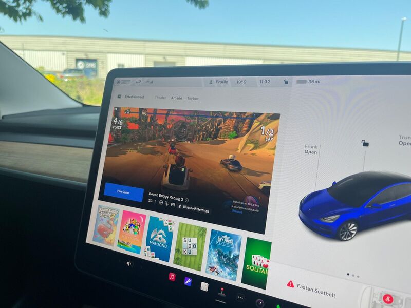 TESLA MODEL 3
