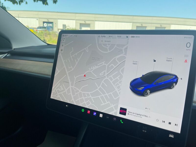 TESLA MODEL 3
