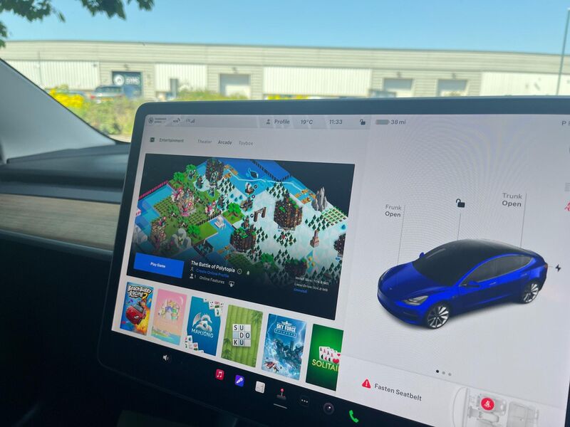 TESLA MODEL 3