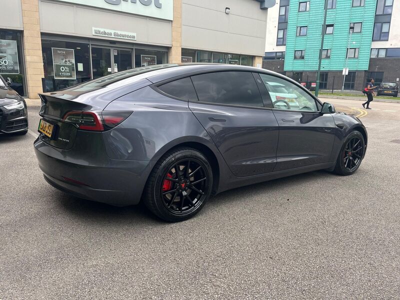 TESLA MODEL 3