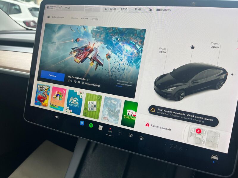 TESLA MODEL 3