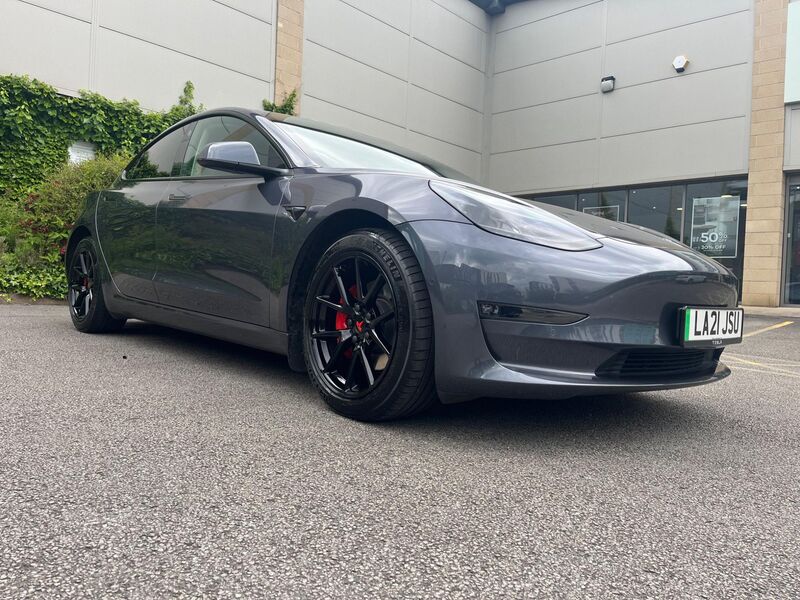 TESLA MODEL 3