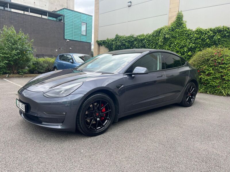 TESLA MODEL 3