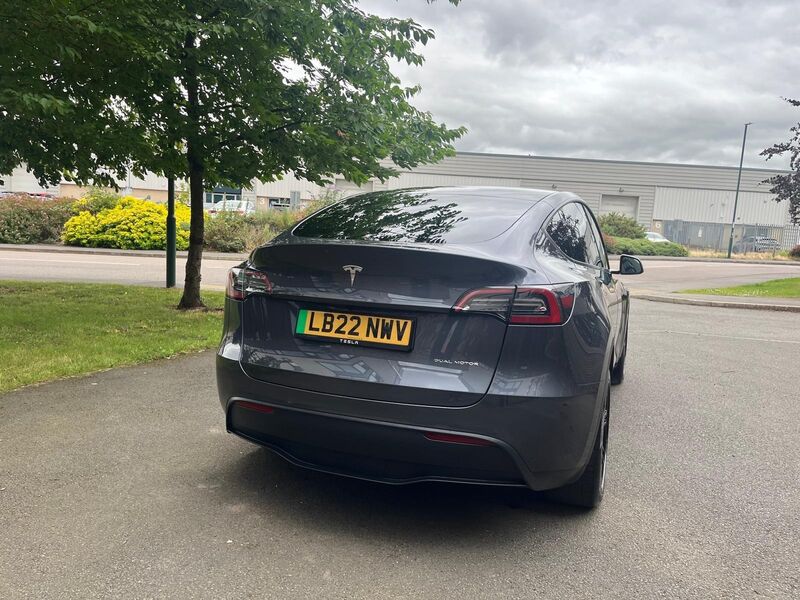 TESLA MODEL Y