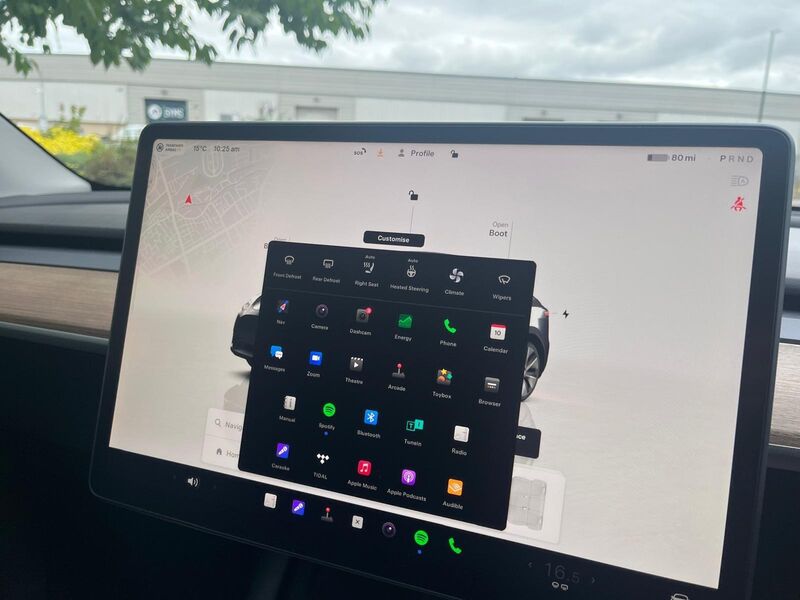 TESLA MODEL Y