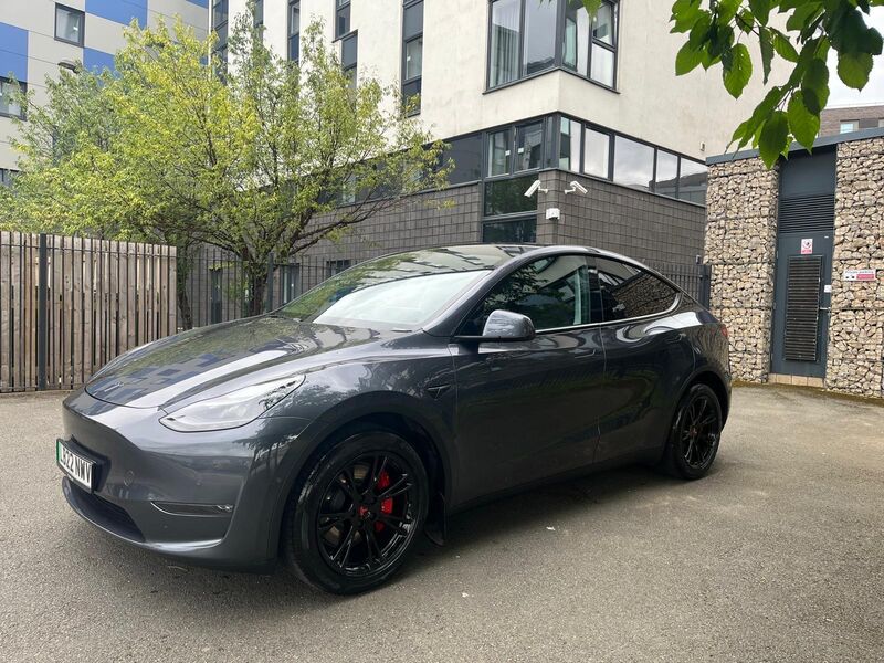 TESLA MODEL Y