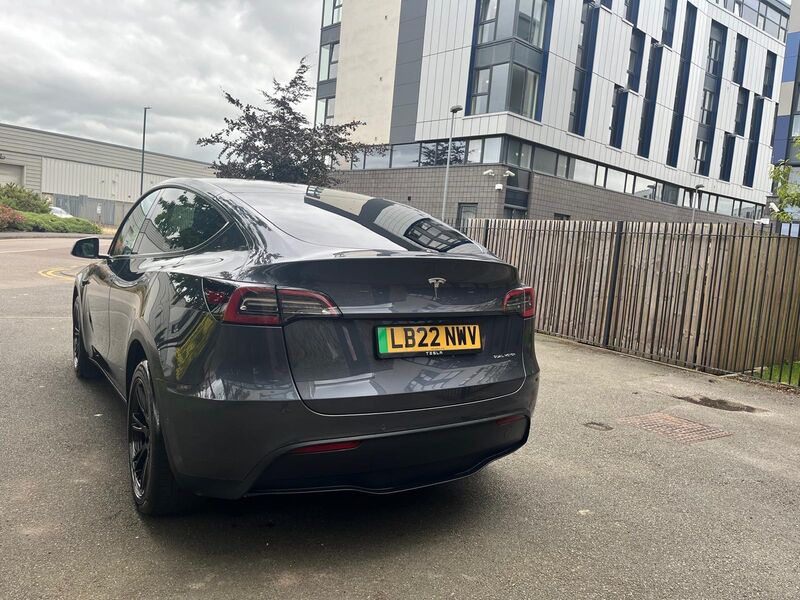 TESLA MODEL Y