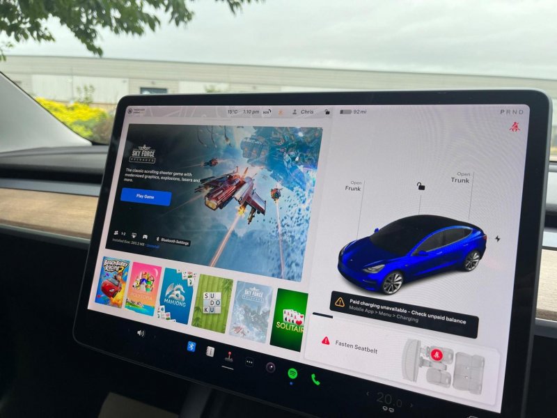 TESLA MODEL 3