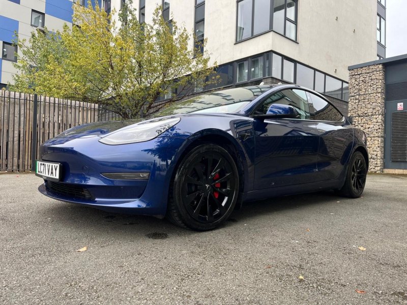 TESLA MODEL 3