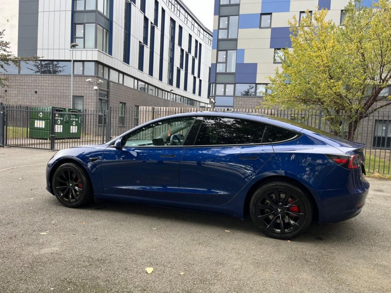 TESLA MODEL 3