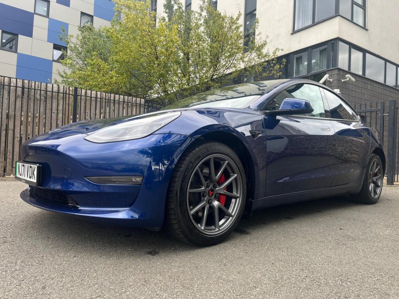 TESLA MODEL 3