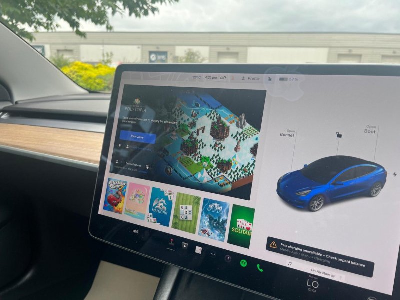 TESLA MODEL 3