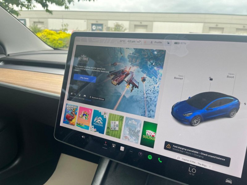 TESLA MODEL 3
