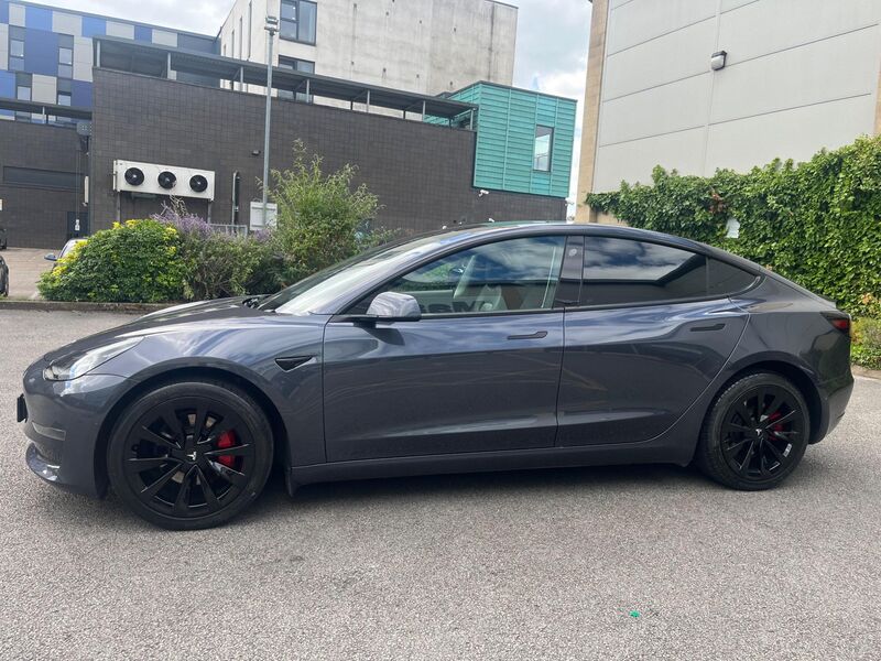 TESLA MODEL 3