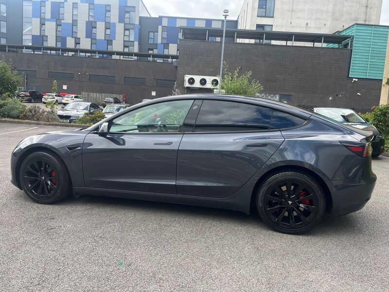 TESLA MODEL 3