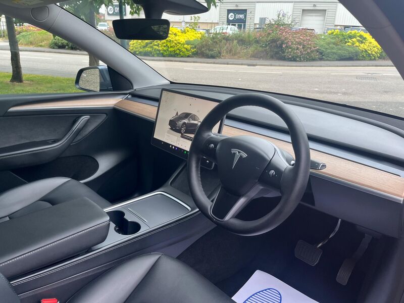 TESLA MODEL Y