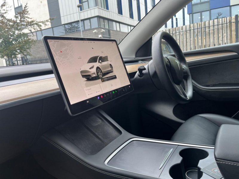TESLA MODEL Y