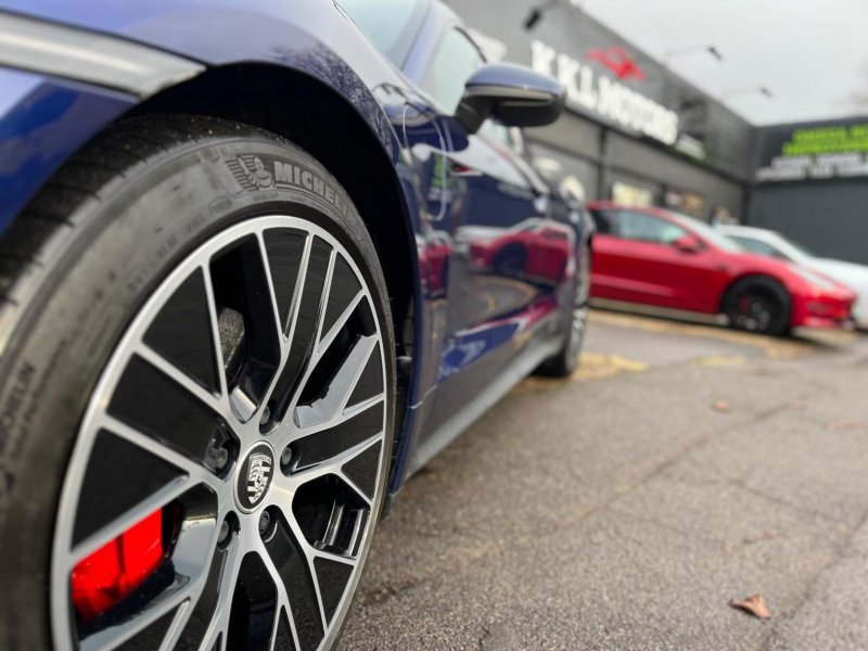 PORSCHE TAYCAN