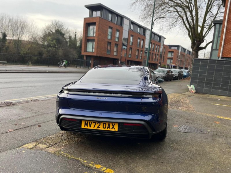 PORSCHE TAYCAN