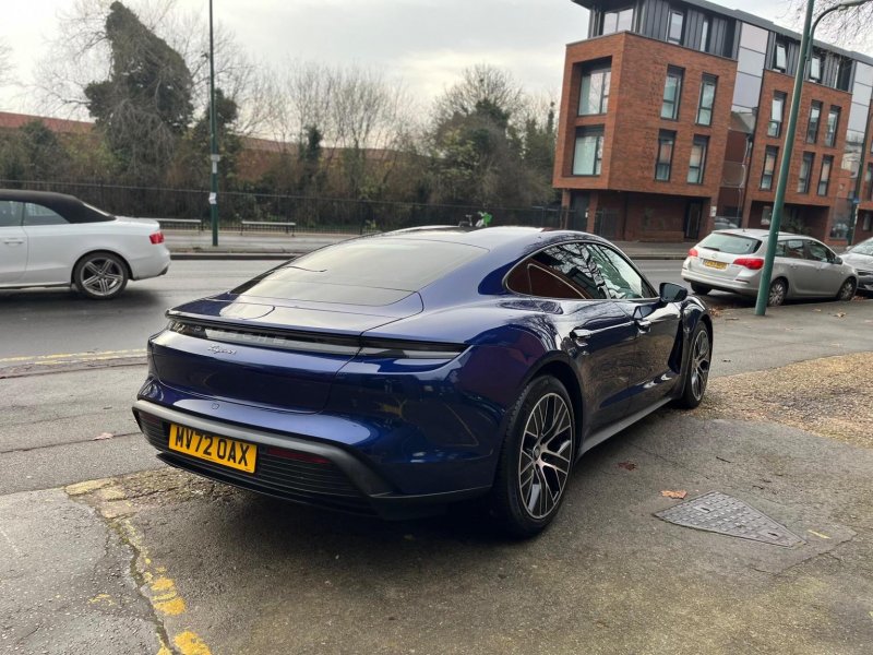 PORSCHE TAYCAN