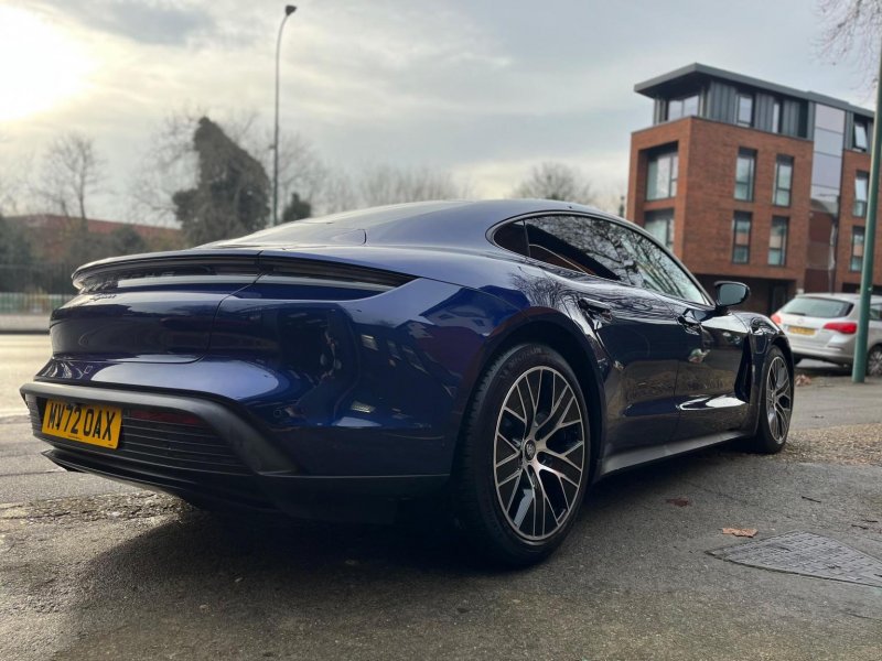 PORSCHE TAYCAN