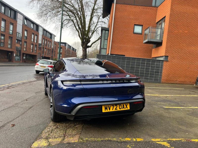 PORSCHE TAYCAN