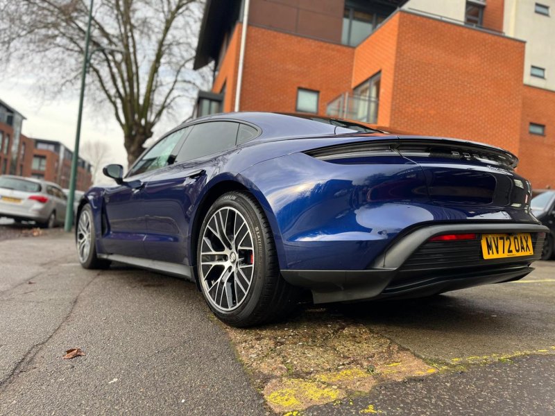 PORSCHE TAYCAN