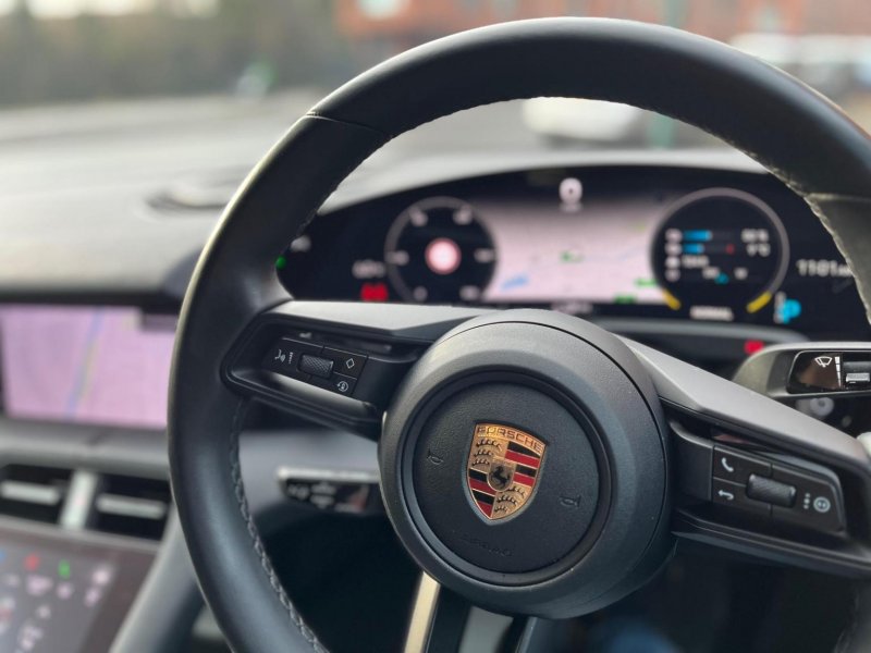 PORSCHE TAYCAN