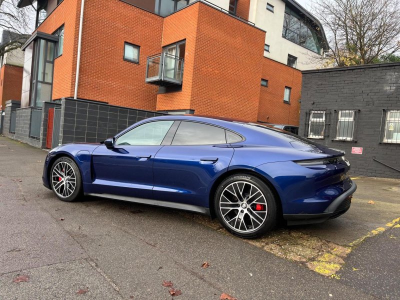 PORSCHE TAYCAN