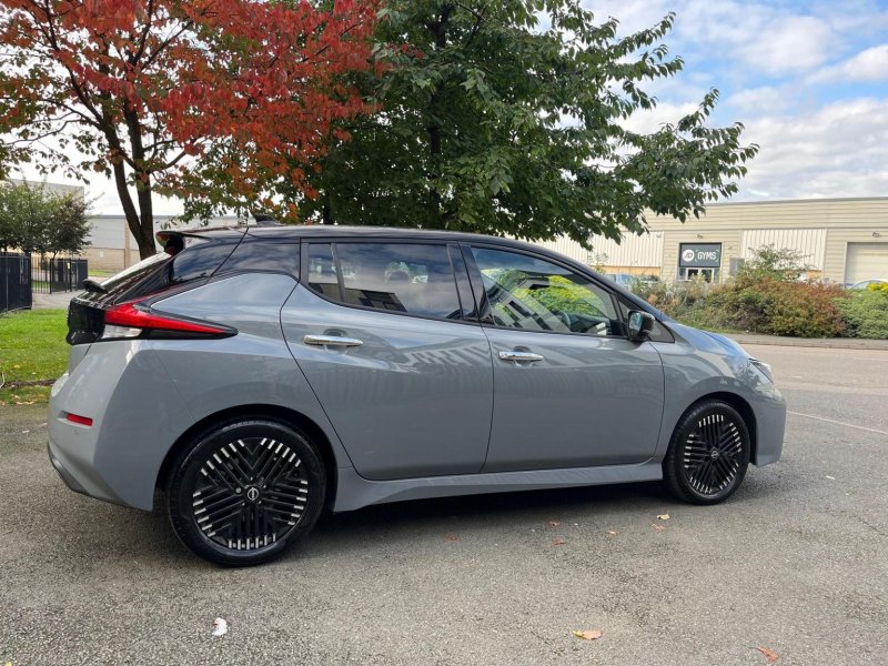 NISSAN LEAF