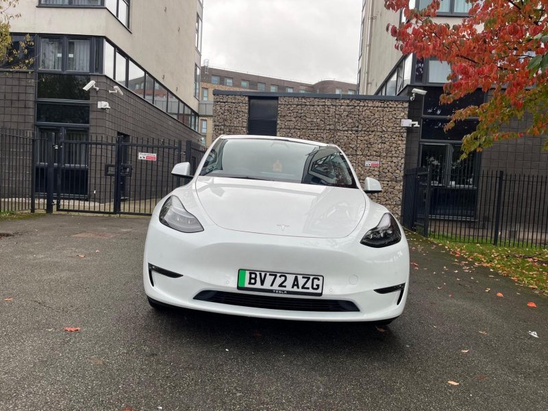 TESLA MODEL Y