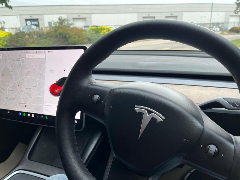 TESLA MODEL 3