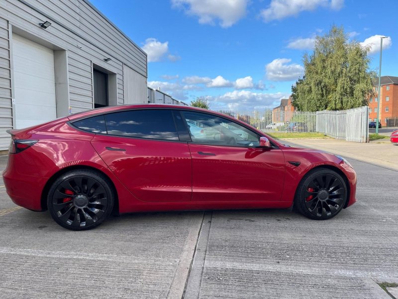 TESLA MODEL 3