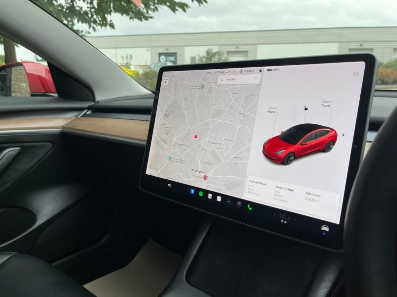 TESLA MODEL 3