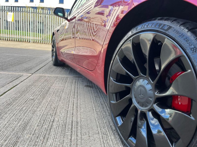 TESLA MODEL 3