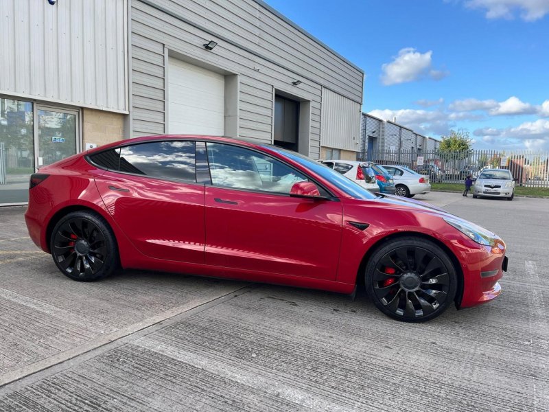TESLA MODEL 3