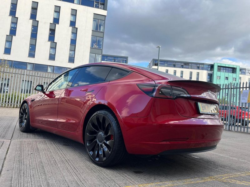 TESLA MODEL 3
