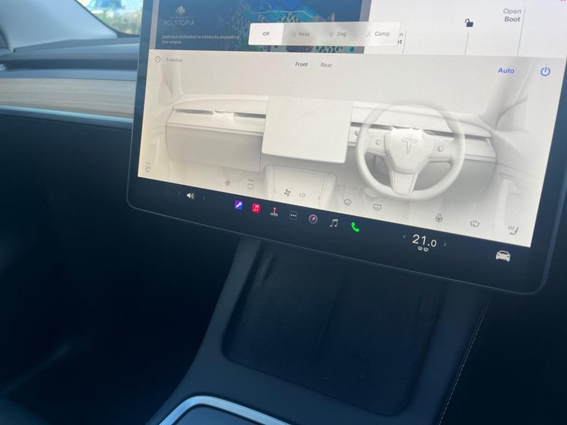 TESLA MODEL Y