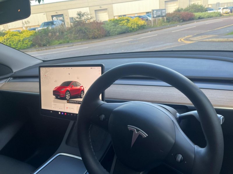 TESLA MODEL Y