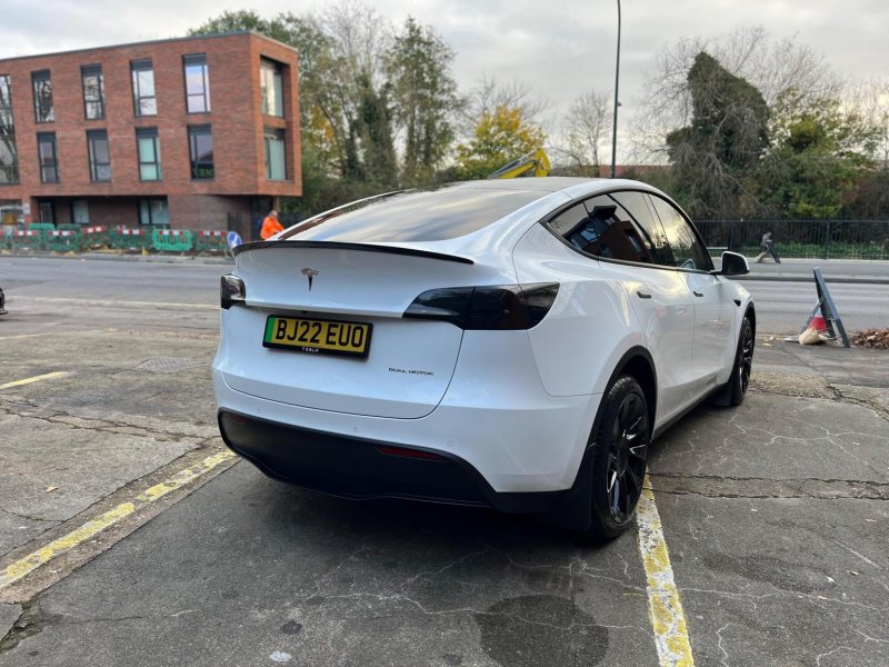 TESLA MODEL Y