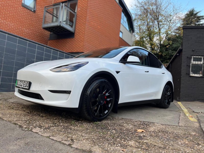 TESLA MODEL Y